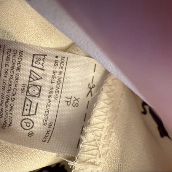 New Banana Republic Black Cat Blouse - Picture 8 of 8